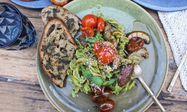 Kale and hemp pesto pasta