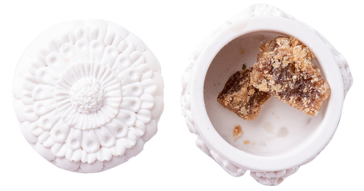 Buy Crystal Essence Solid Perfume - Gold Amber Online | Faithful